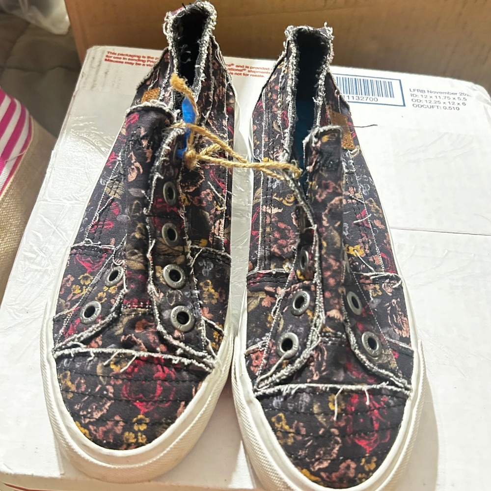 Blowfish Malibu Marley Floral Slip On Sneakers Black Size 7 ZS0011 Distressed